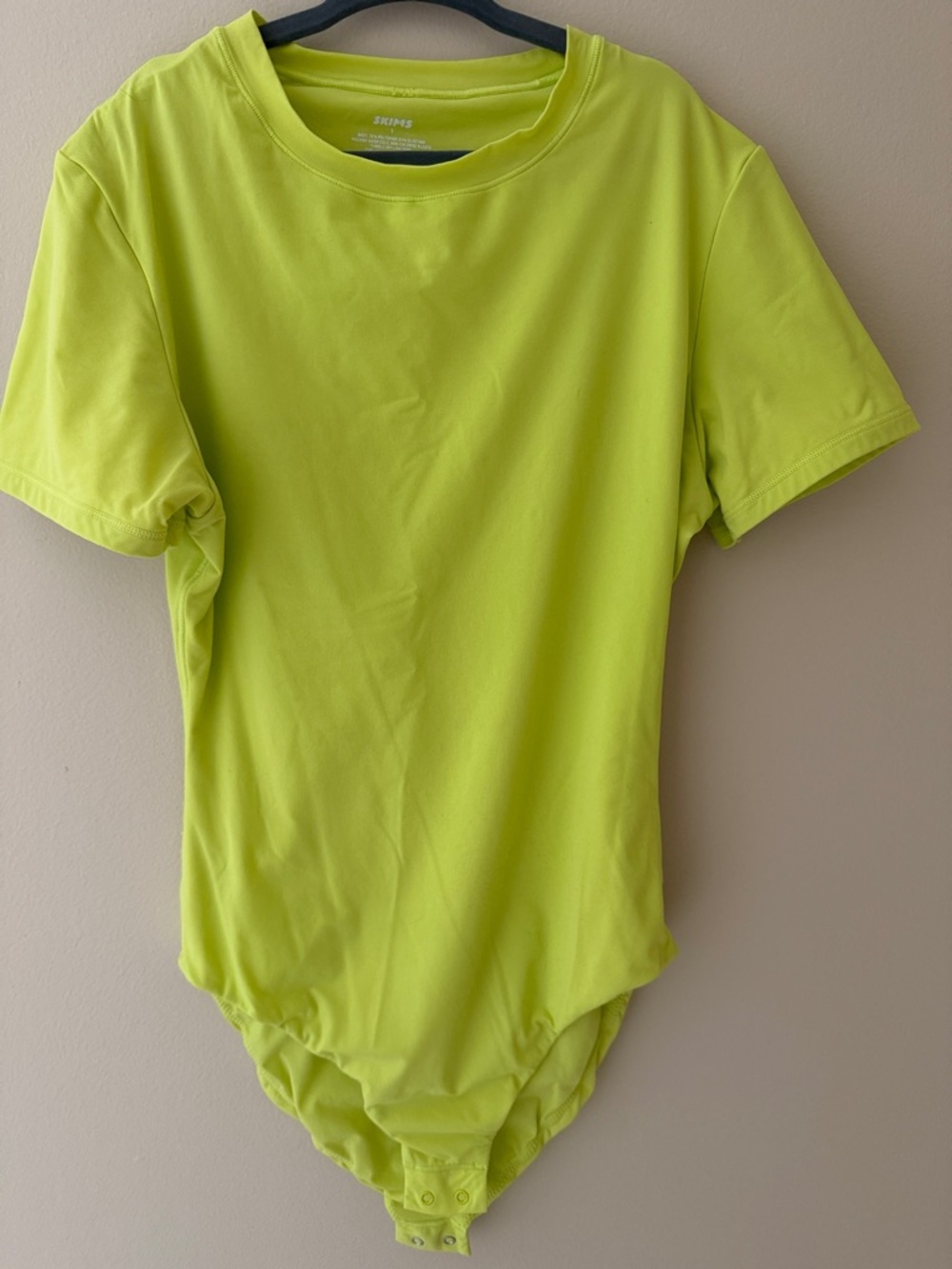XS/S SKIMS fits everybody t-shirt bodysuit